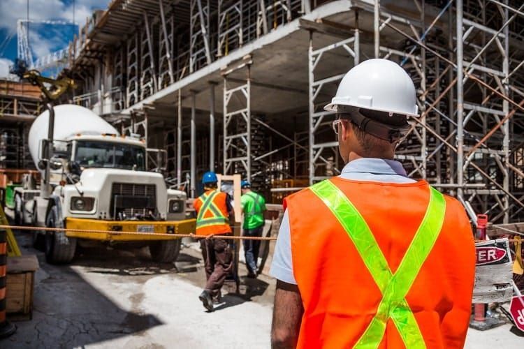 construction-worker-min-06d92a37